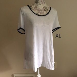 XL LuLaRoe Classic T